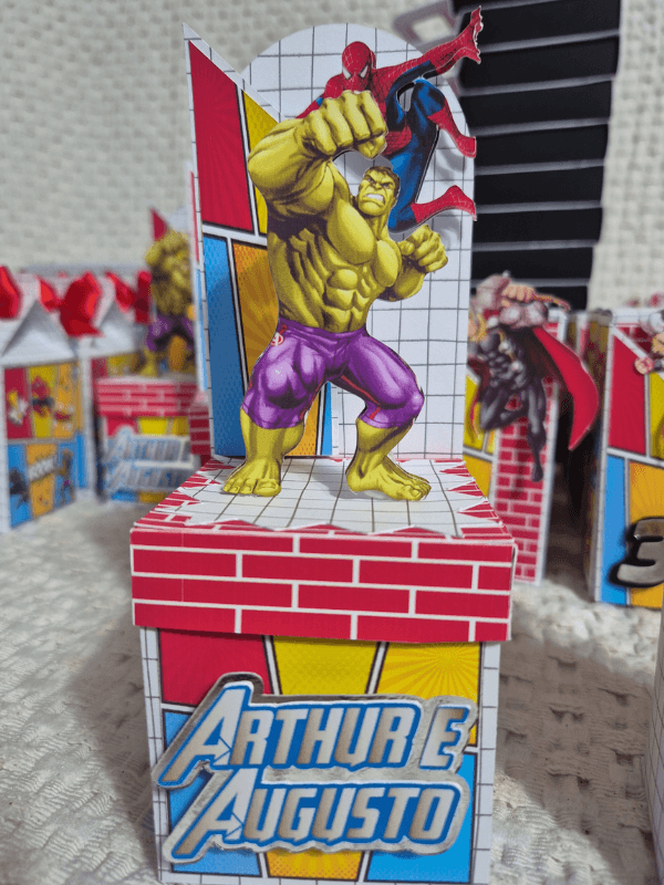 CAIXA CENÁRIO CUBO PERSONALIZADA - VINGADORES